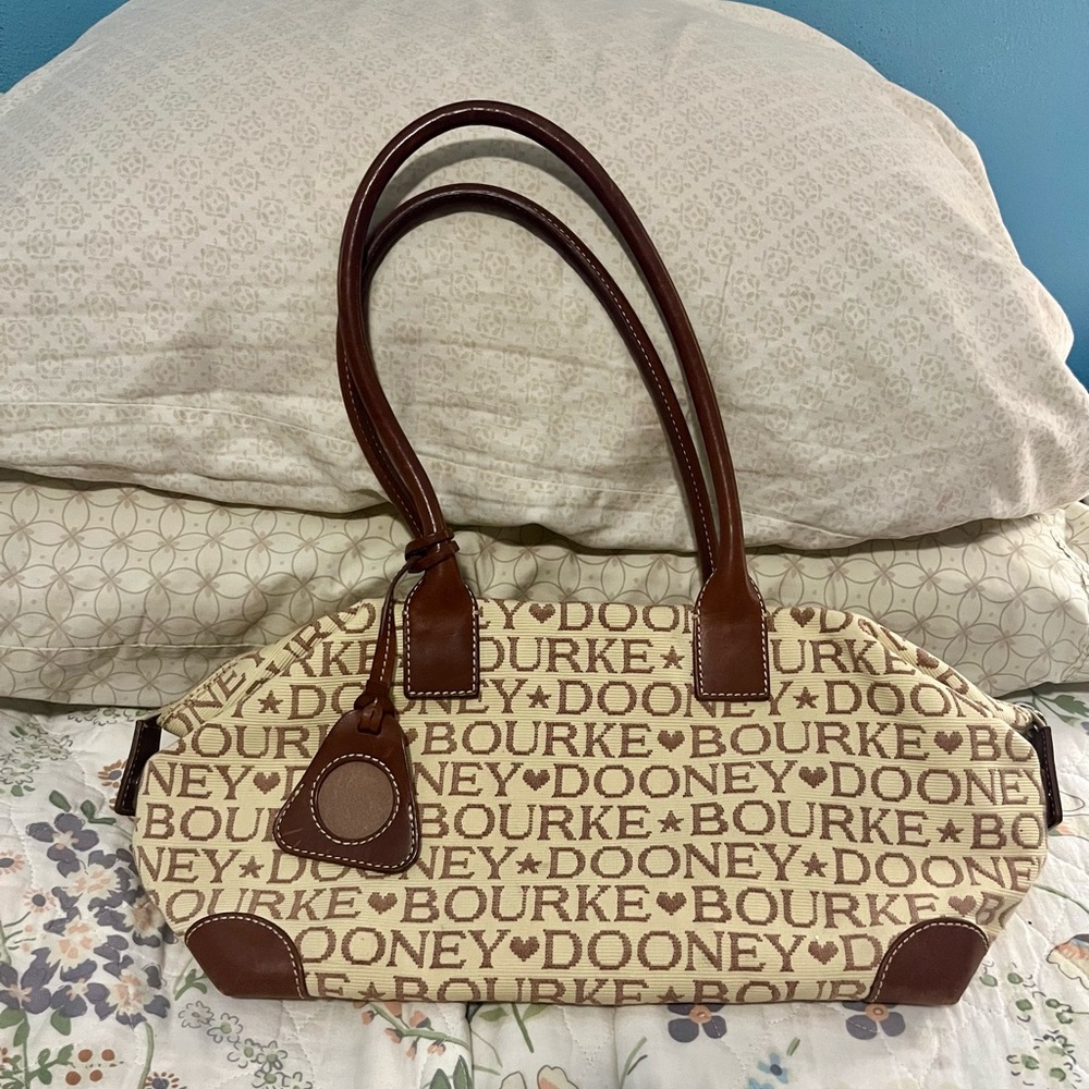 Vintage Dooney and Bourke cream purse handbag
